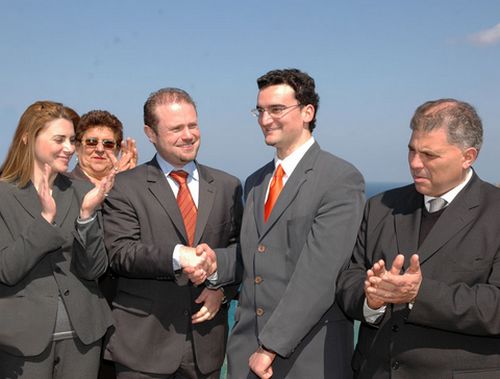 Labour in Gozo - Anton Refalo (far right) 'Tghid nixtrilha xi credenza sabiha lil Daphne?'