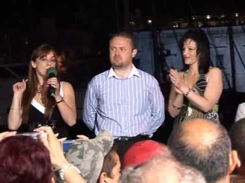 sharon-joseph-u-michelle Gibtu r-ruzarju, Mich? Jekk le, Sharon ghandha wiehed tal-Burberry, imma Marlene qalet li huwa fake.