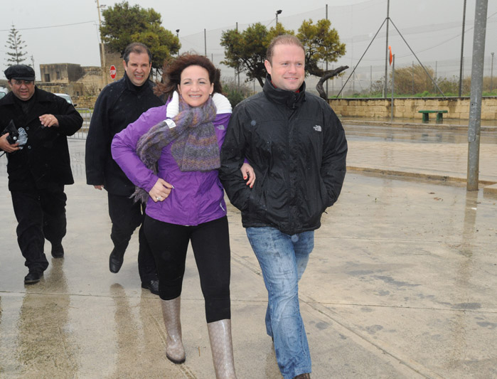 Iva Joe, zommni int ghal darba