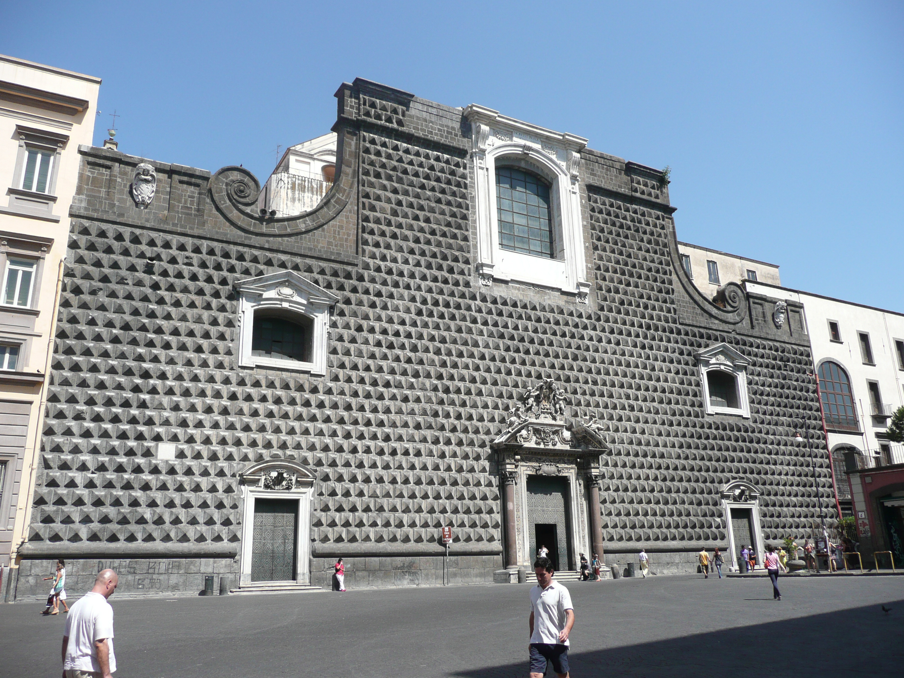 4699-Chiesa_del_Ges_C3_B9_Nuovo_Napoli