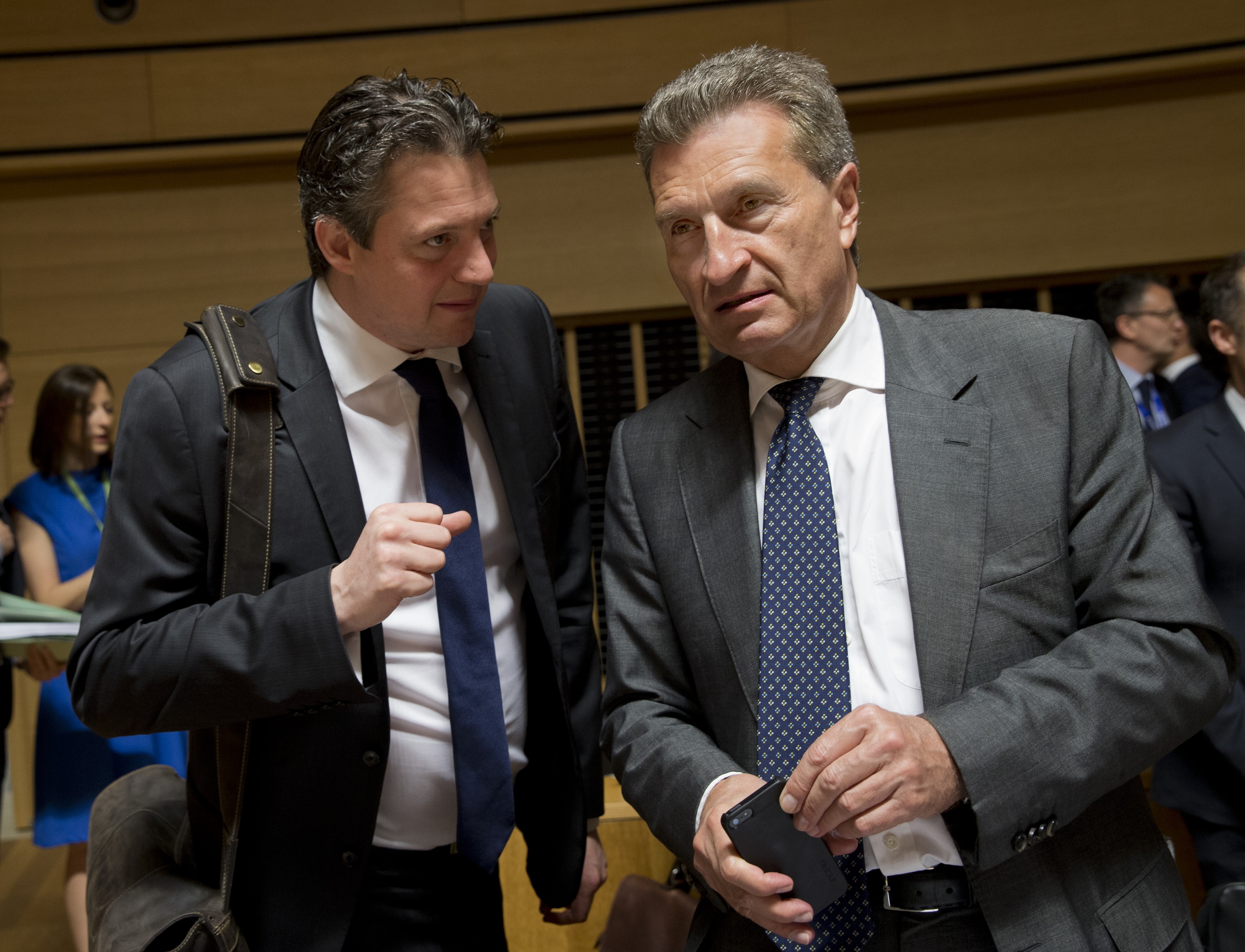 Konrad Mizzi's shoulder bag